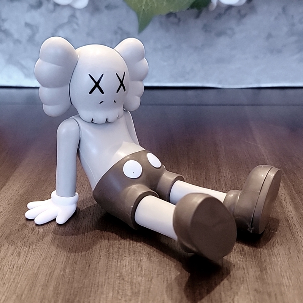 サブウェア subware ソフビ 電車フィギュア Kaws 地下鉄 recon Kaws | COMPANION OPEN EDITION BROWN MONO - Dope! Gallery